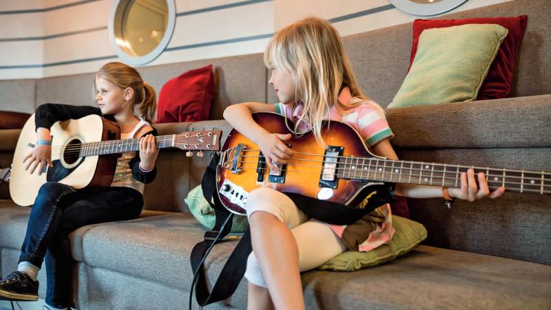 
Kinder im Insel der Seeräuber - Kids-Club an Bord